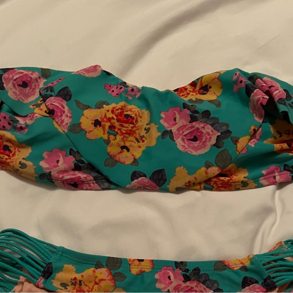 LIKE NEW!! Strapless Bathing Suit Top